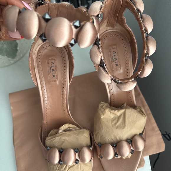 Alaia Bombe Sandals - Picture 3 of 8